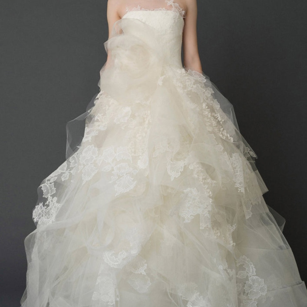 NEW! VERA WANG Ivory Lace Crystal Helena Wedding Dress $20K+